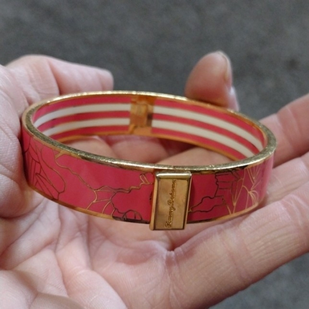 TOMMY BAHAMA PINK AND CRACKLED GOLD-TONE CLAMPER BANGLE 7.2" BRACELET - Picture 7 of 10